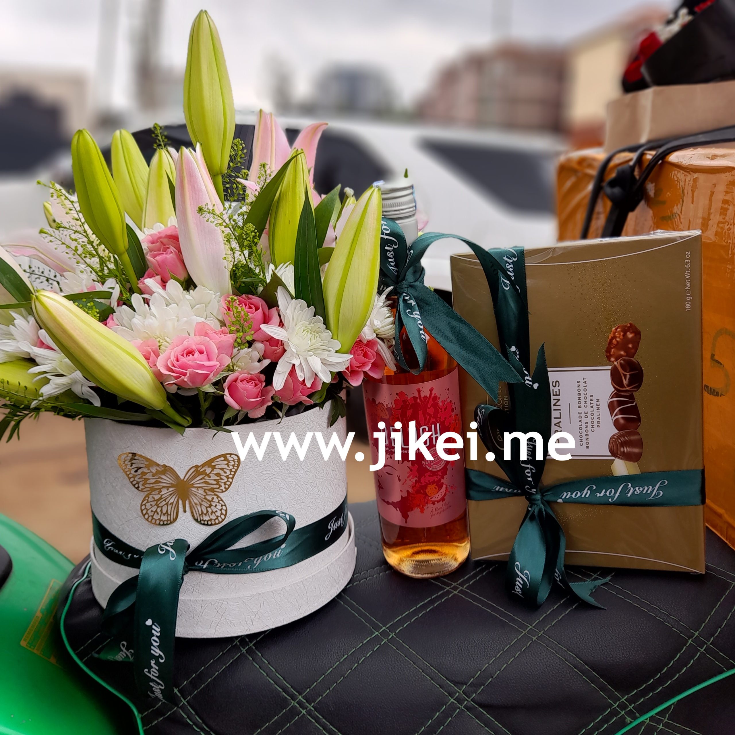 Sweet Hatbox, Delush and Pralines