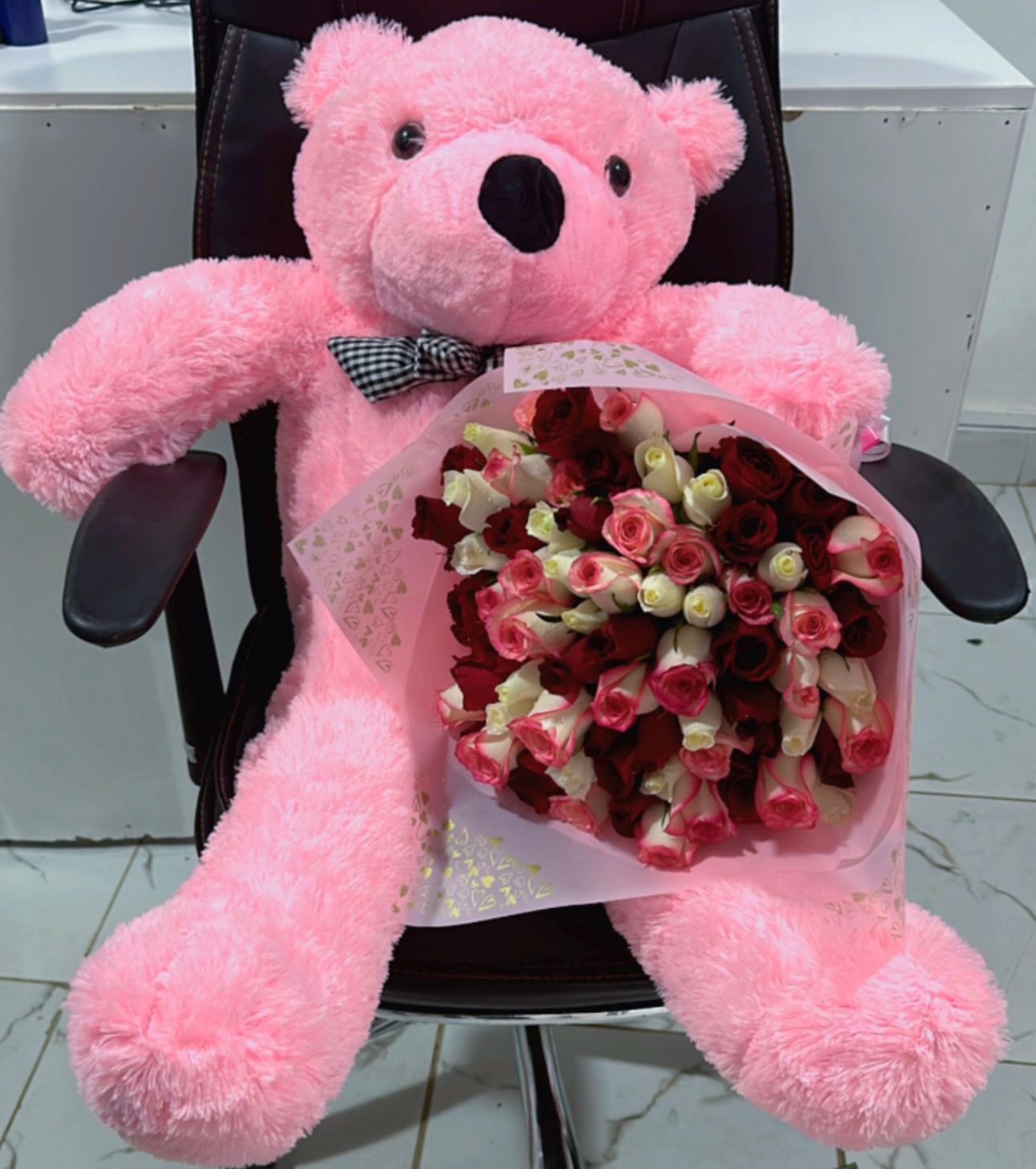 Teddy Bear 100cm and 100 stems mixed arrangement
